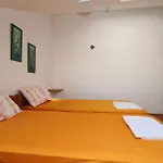 Simple Beach Apartment -No Parking