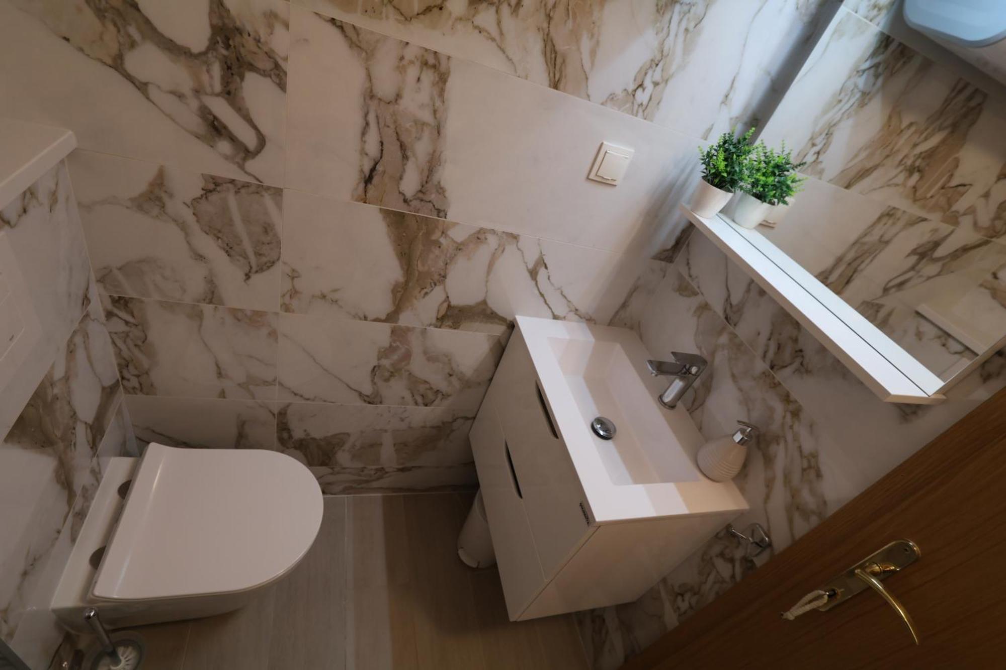 Simple -no Parking Apartment Makarska